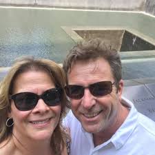 What's the difference in point values between Oikos yogurt flavors?