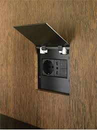 Elegant Wooden Kitchen Bridge By Armani Dada Steckdosen Inneneinrichtung Ideen Hausrenovierung