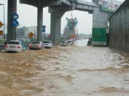 Distance between subang jaya and shah alam is 7 kilometers (4 miles). Flash Flood In Subang Jaya Causes Massive Traffic Crawl