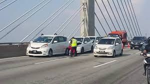 Kemalangan jalan raya sadis, ngeri asas iktibar dan pengajaran. Penang Kini Kemalangan Atas Jambatan Pulau Pinang Petang Facebook