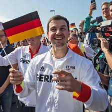 Timo boll und langlang im deutschen haus. Afgroljc19gcwm