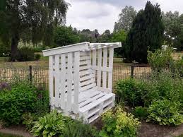 Sonnenplatz In 2020 Garten Deko Paletten Garten Sitzplatz Im Garten