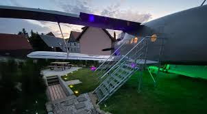 Eigentlich nichts neues, aber doch ziemlich verrückt. Antonov Im Garten Flugzeug Ferienwohnung