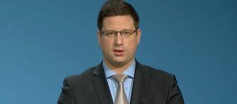 Megismerheti a politikus életrajzát, beszédeit, valamint a választókerületének, a hegyvidéknek a híreit. Itthon Gulyas Gergely Nem Noveli A Jarvanyugyi Veszelyt Ha Tovabb Van Egyutt A Csalad Hvg Hu