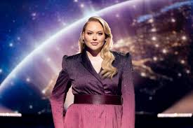 Hör influencern nikkie de jager berätta om rollen som programledare för esc. Nikkietutorials Escdaily