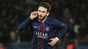 PSG Regain Control of Ligue 1 as Kvaratskhelia Shines in 5–0 Rout of Rennes