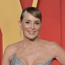 Jayne Silver's Instagram, Twitter & Facebook