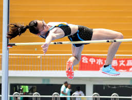 A standing jump;a standing ovation. å…¨ä¸­é‹ ç¡¬é ¸çš„å¼µå˜‰å¦¤è¡å¤ªå¿«å—å‚·ä»å'Œå­¸å¦¹åŒ…åœ‹å¥³è·³é«˜å‰äºŒ éº—å°é‹å‹•å ±