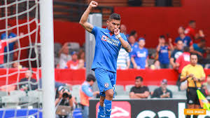 Orbelín pineda estaría forzando su salida de cruz azul para quedar libre en el verano y poder marchar al futbol europeo. Orbelin Pineda Se Engancha Con Aficionado En Redes Futbol Total