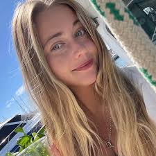 Emily Cody's Instagram, Twitter & Facebook