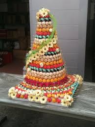 Piece Montee En Macarons Husser Traiteur Montpellier Par Gregory N Gateau Aux Fruits Frais Piece Montee Dessert De Mariage