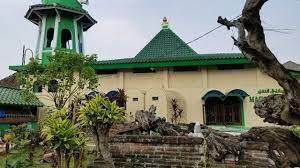 Berikut ini adalah sejumlah nama bangunan tua di tangerang beserta keunikannya. 10 Bangunan Tua Di Tangerang Yang Bersejarah Dan Keunikannya