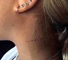 15 tatuajes para el cuello que te harán olvidar los collares por valeria calderón | junio 8, 2021 no existe un lugar específico en el que debas ponerte un tatuaje, pues cualquier zona de tu cuerpo es perfecta, pero si ya se te acabaron las ideas, entonces tenemos una excelente opción para ti: 45 Ideas De Tatuajes En El Cuello Con Significado Hombre Mujer