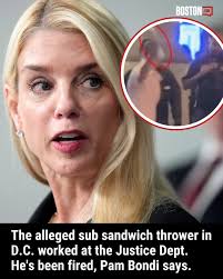 A video of Sean Charles Dunn berating a group of federal agents late Sunday  went viral. https://trib.al/l0sRtYl