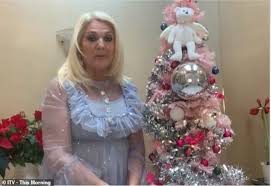 Christmas, christian festival celebrating the birth of jesus. Etiquette Expert William Hanson Critiques Public S Festive Decor Live On This Morning Daily Mail Online