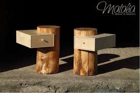 Nuten in die hölzer fräsen. Zwei Kleine Nachttische Die Einen Schubkasten In Einem Baumstamm Tragen Platz Genug Fur Brille Nachttisch Holz Nachttisch Selber Bauen Nachttisch Baumstamm