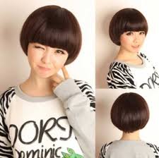 Jun 30, 2021 · 一身黑色服装，标志性的齐发尾波波头挑染了一缕漂金色——尽管初入时尚界，这位模特却泰然自若，气场全开，仿佛已经当了好些年的大开。 walker 的五官棱角分明，乌黑的秀发有种雌雄莫辨的美感，不似与传统意义上的美貌，但她在 t 台上的现身令人. ç­å'æ³¢æ³¢å¤´ææ ·å¼å¥½ç åäº«ç­æ³¢æ³¢å¤´å¾ç æ³¢æ³¢å¤´ å'åç¤¾