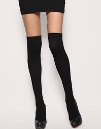 Lorsqu'elles sont bien douillettes, c'est la solution idéale pour réchauffer nos pieds en hiver. Comment Porter Les Chaussettes Hautes Noires Tendances De Mode