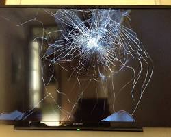 Image of Màn hình tivi bị va đập