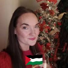 This group used to be a great group. There's far too many fake profiles and  people using other people's photos as their own and adding them to recipes  and nothing gets done