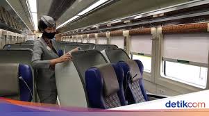 Suka Duka Pramugari Ka Dan Lambaian Tangan Mereka Yang Ditinggalkan