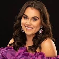 Paige Armentrout's Instagram, Twitter & Facebook