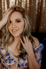 Victoria Marlow's Instagram, Twitter & Facebook