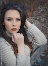 Ritratto di una bella mora con gli occhi azzurri Photos