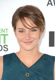 Born in san bernardino, california, and raised in simi valley, woodley began modeling at the age of four and began acting professionally in minor television roles. Shailene Woodley Pixie Haircut Novocom Top