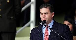 Usted fue primero ministro de defensa y después embajador en washington. Juan Carlos Pinzon Entrega Ministerio De Defensa Con Cifras A Su Favor