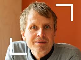 Faaborg Bibliotek får besøg af forfatter, digter og dramatiker Tomas  Lagermand Lundme d. 8. maj, i samarbejde med Skitsehandlen. Her kan du læse  om den produktive forfatters baggrund, og få en lille