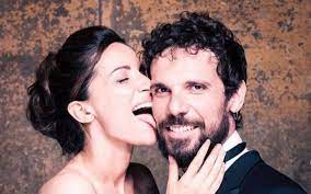Un fulmine a ciel sereno per la coppia formata da andrea delogu e francesco montanari. Andrea Delogu E Francesco Montanari Anniversario Di Matrimonio Sulle Note Di T Appartengo Tvzap