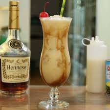 Henny Colada 1 5 Oz 45ml Hennessy 1 5 Oz 45ml Cream Of Coconut 4 Oz 120ml Pineapple Juice Caramel Syru Henny Colada Mixed Drinks Recipes Colada Drinks