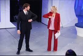 Maria de filippi ha deciso d'intervenire. Stasera In Tv C E Posta Per Te Chi Saranno Gli Ospiti Della Puntata