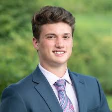 Lisa Courville's Instagram, Twitter & Facebook