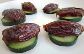 Sejumlah zat penting yang bisa kita temui pada buah yang banyak tumbuh di wilayah timur tengah ini antara lain vitamin a, vitamin b kompleks, vitamin c, zat besi, fosfor, folat. Sehat Ala Rasulullah Dengan Kurma Dan Timun Nursaidr