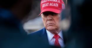 Muž zemřel po pádu podomácku vyrobené rakety. Chtěl dokázat, že Země je  placatá