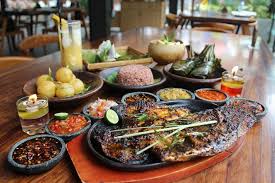 Jun 26, 2021 · kalau tak ingin keluar rumah untuk makan seafood kamu bisa memasak sendiri menu seafood favorit rumah makan seafood. Gurame Bakar Lada Hitam Inovasi Kuliner Sunda