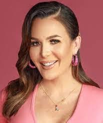 Luz Dooley's Instagram, Twitter & Facebook