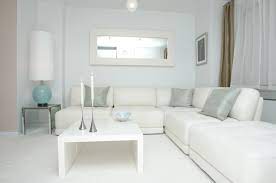 25 atemberaubende minimalistische wohnzimmerdesigns elegante weiße einrichtung. Weisse Wohnzimmermobel Ein Stilvolles Wohnzimmer Gestalten