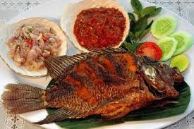 Lalapan bisa disantap dengan lauk, seperti ayam goreng, bebek goreng, ikan bakar, sampai dengan iga sapi goreng. Resep Dan Cara Membuat Ikan Nila Goreng Kering Bumbu Kuning Pedas Yang Enak Dan Sedap Selerasa Com
