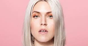 Laura Low llega por primera vez a Latinoamérica