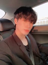 Mark Lee y su amor por las sandias🍉 (@CesiaSinaAyala2)