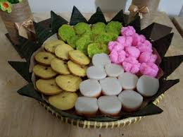 Setidaknya ada lebih dari 80 jenis kue tradisional yang setiap hari tersaji di toko kue yang lokasinya di bilangan jakarta selatan ini. Kue Tampah Nampah Tradisional Halal Enak Shopee Indonesia