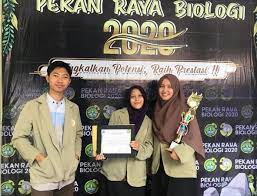 Karya tulis ilmiah adalah karya tulis yang menyajikan fakta umum dan ditulis menurut metodologi penulisan yang baik dan benar. Ubah Kotoran Kambing Jadi Briket Biomassa Mahasiswa Ugm Juarai Karya Tulis Ilmiah Okezone News