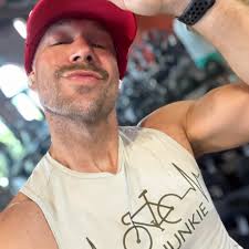 Who is a good licensed certified personal trainer in the Greater Lansing  area?