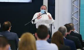 Os oxigênios dos hospitais em manaus estão acabando, pessoas estão morrendo, o estado do amazonas está em um colapso horrível por causa do covid. Ect6zaevnipu5m