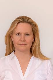 Neu ab 07.05.2019: Zahnärztin Eva Winter „Als Zahnärztin für die ganze  Familie begleite ich meine Patienten vom Durchbruch des ersten Milchzahns  bis hin zu hochwertigem Zahnersatz im Alter.“ Leistungsspektrum: