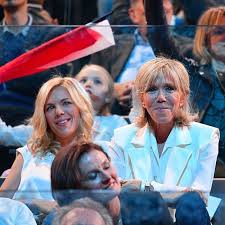 Emmanuel macron et sa femme : Qui Est Laurence Auziere La Fille Ainee De Brigitte Macron Qui Soutient Le Candidat En Marche Elle