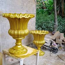 Dekorasi pelaminan minimalis kuning modifikasi 16 m perpaduan warna kuning coklat tua crem dengan taman terdapat kolam sepasang angsa hidup & di gedung bk3s tenggilis surabaya. Pot Bunga Pelaminan Dekorasi Fiber Blewah Bokor Shopee Indonesia